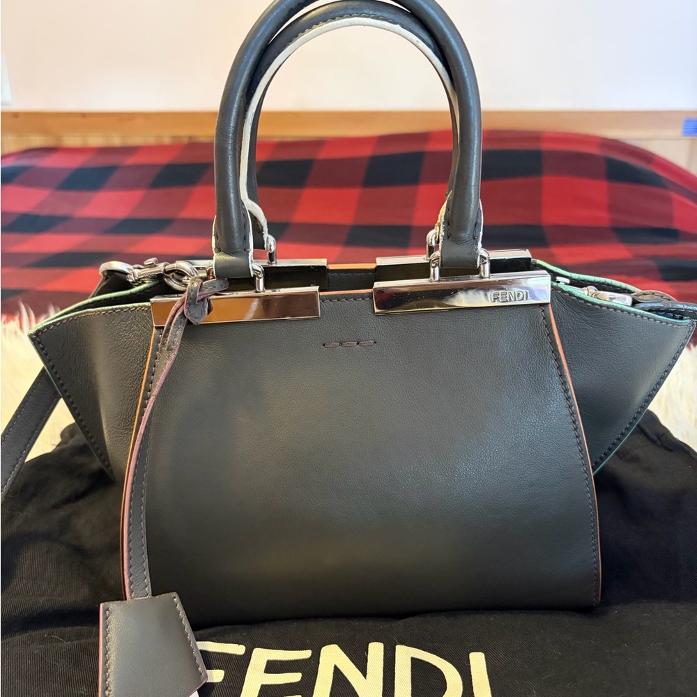 🩷Elegant Fendi Petit Trojours shoulder bag🩷